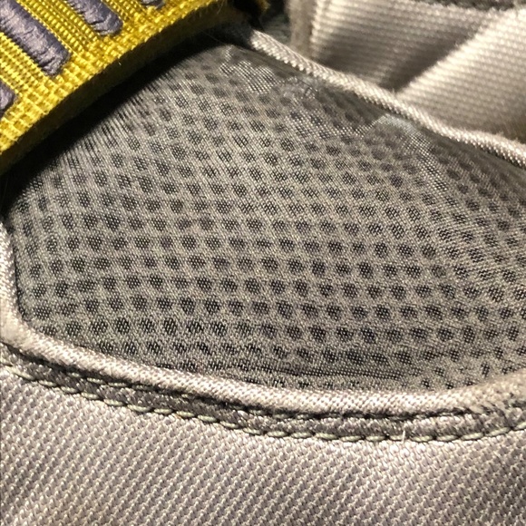 Men's Retro Sneakers - Picture 5 of 7